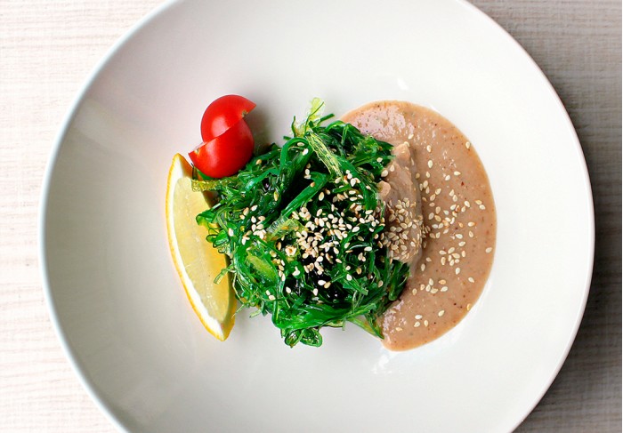 Seaweed salad with nut sauce