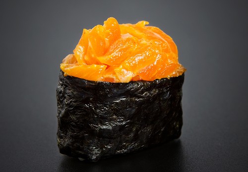 Spicy Sake nigiri (1 pcs.)